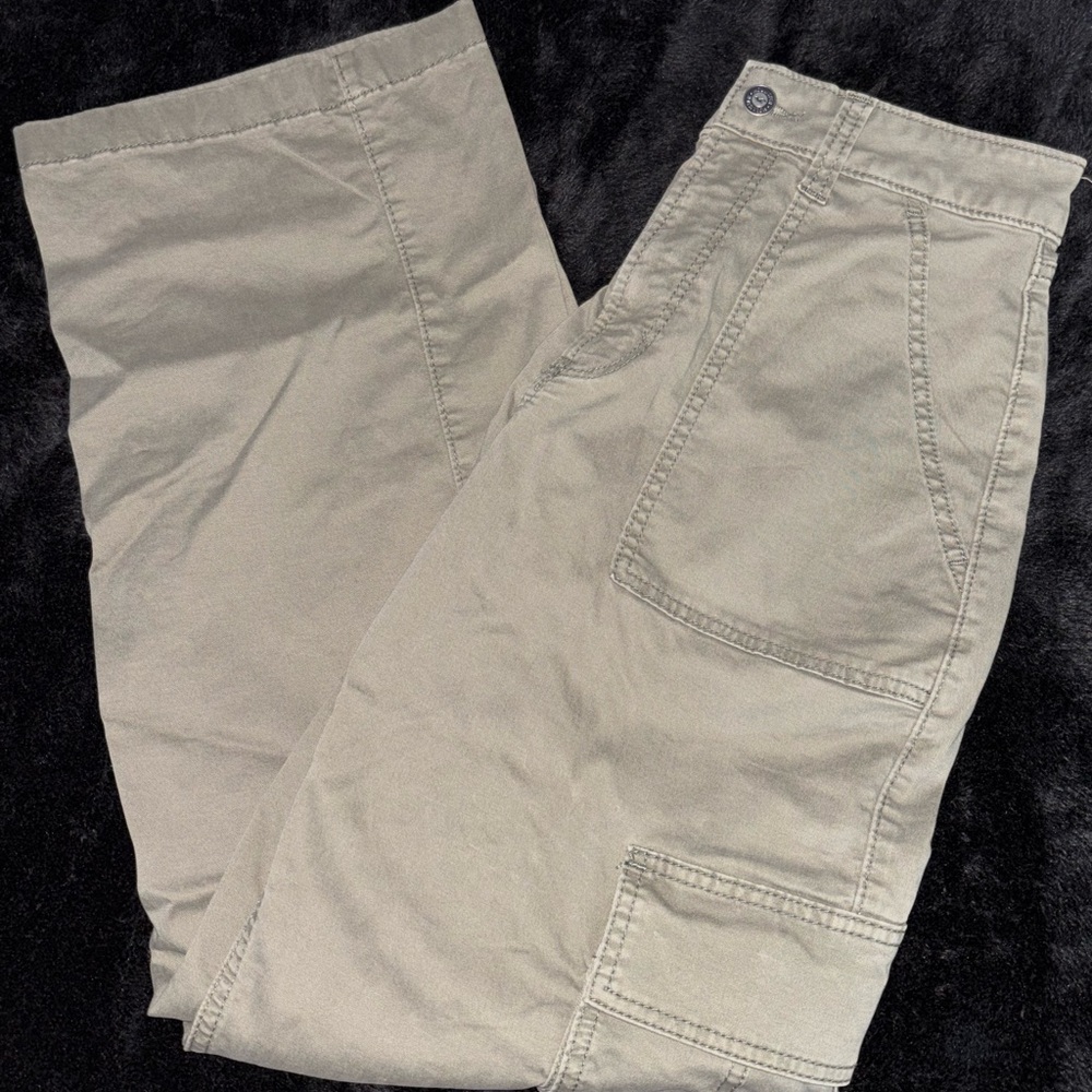 BRAND NEW GREEN HIGH RISE CARGO JEANS FROM HOLLISTER